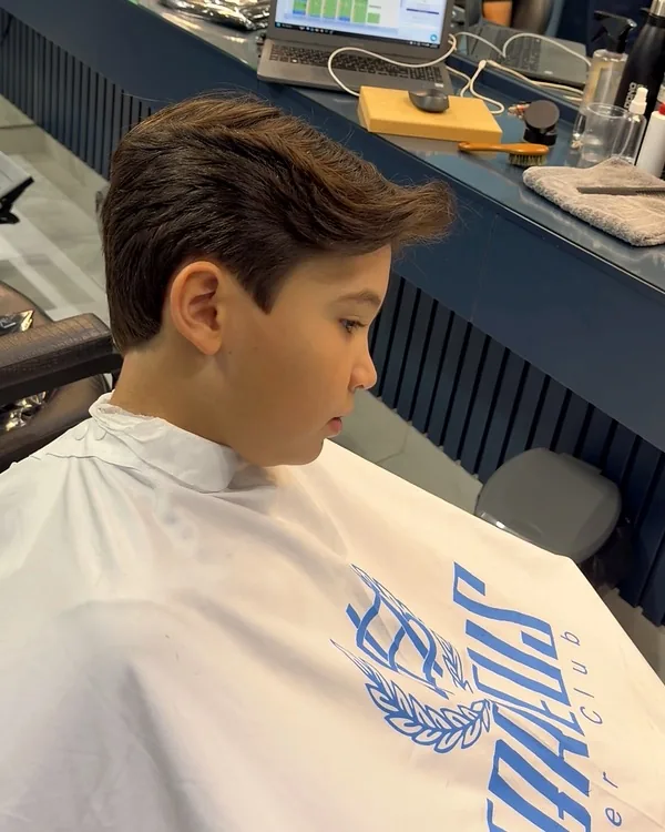 Corte infantil na Hebreus Barbershop — barbearia em Goiânia