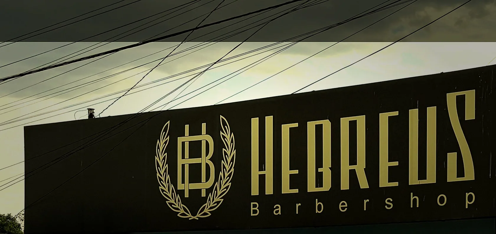 Fachada da Hebreus Barbershop — barbearia masculina no Recanto das Minas Gerais, Goiânia